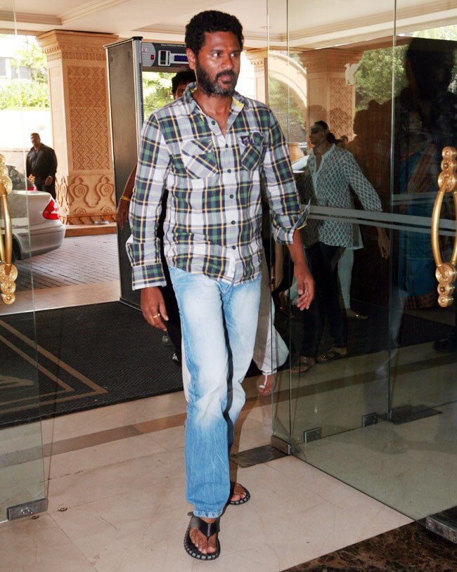 प्रियंका के पिता की Prayer Meet में पहुंचा पूरा बॉलीवुड