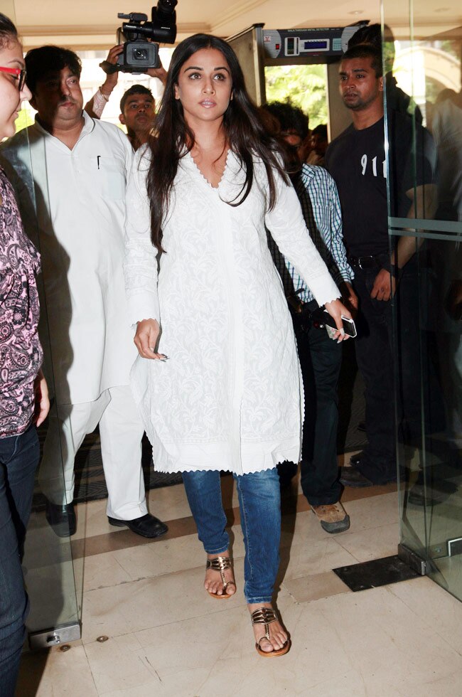 प्रियंका के पिता की Prayer Meet में पहुंचा पूरा बॉलीवुड