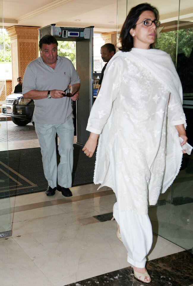 प्रियंका के पिता की Prayer Meet में पहुंचा पूरा बॉलीवुड