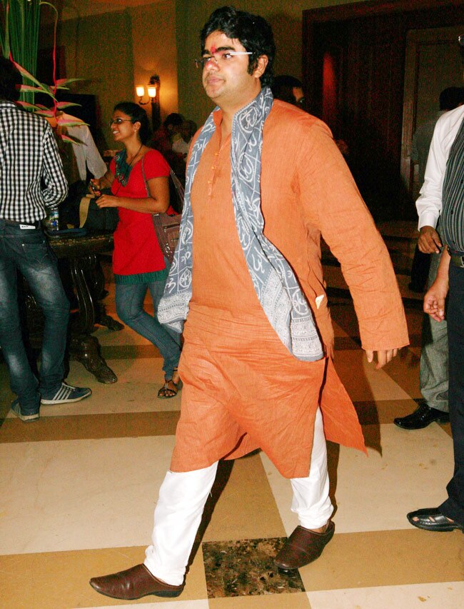 प्रियंका के पिता की Prayer Meet में पहुंचा पूरा बॉलीवुड