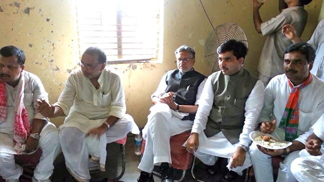 रिश्‍ता टूटते ही लात-जूतों पर उतर आए BJP-JDU कार्यकर्ता