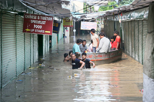 तबाही के मंजर के बाद अब राहत और बचाव कार्य | तबाही की तस्‍वीरें