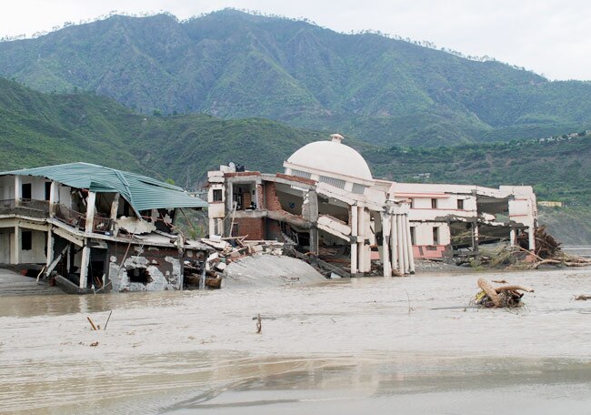 तबाही के मंजर के बाद अब राहत और बचाव कार्य | तबाही की तस्‍वीरें
