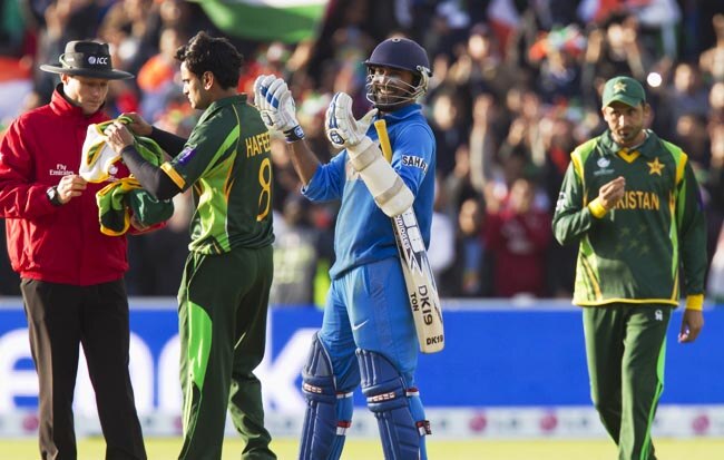 15 जून 2013: तस्वीरों में दिनभर की बड़ी खबरें