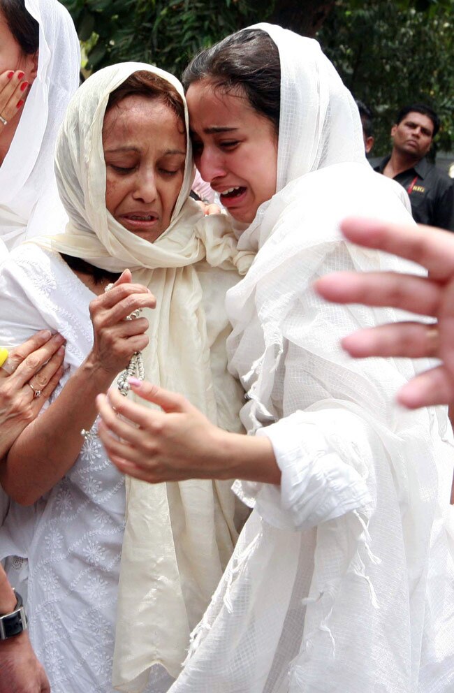 जिया खान को श्रद्धांजलि देने पहुंचा बॉलीवुड | सफरनामा