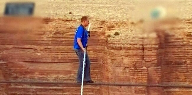 25 जून 2013: तस्वीरों में दिनभर की बड़ी खबरें