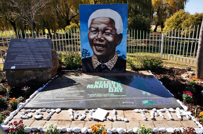 नेल्‍सन मंडेला का जन्‍मदिन आज, दुनियाभर में किए जा रहे हैं याद