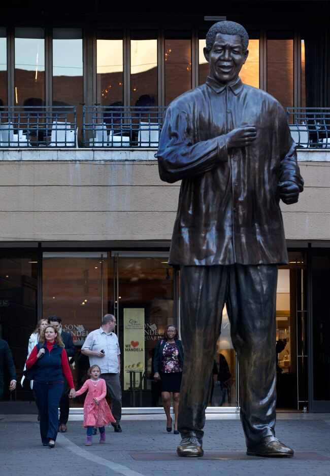 नेल्‍सन मंडेला का जन्‍मदिन आज, दुनियाभर में किए जा रहे हैं याद