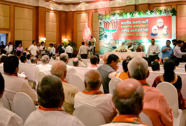 आडवाणी के नहीं आने से क्या रुकेगी मोदी की ताजपोशी?