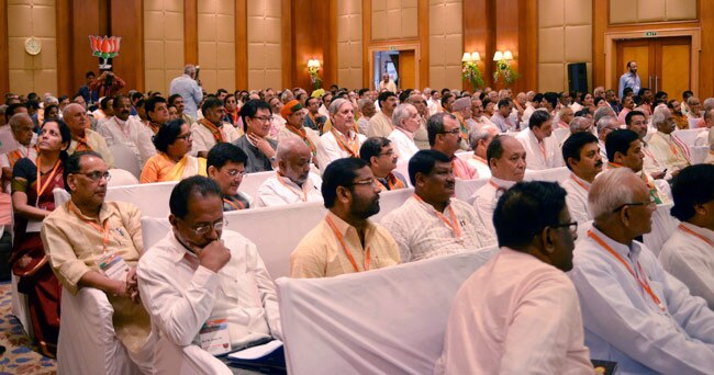 आडवाणी के नहीं आने से क्या रुकेगी मोदी की ताजपोशी?