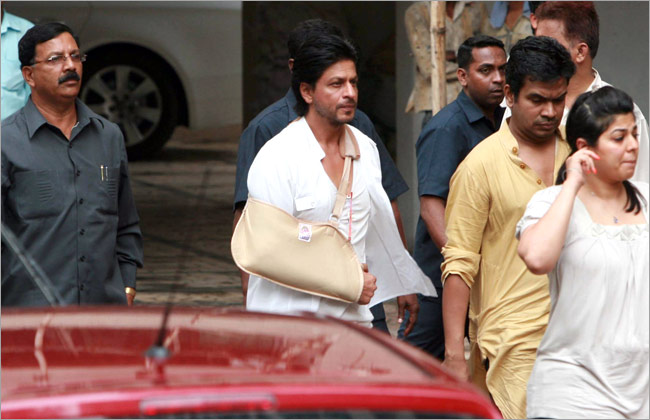 प्रियंका के पिता की अंतिम यात्रा में शामिल हुआ बॉलीवुड