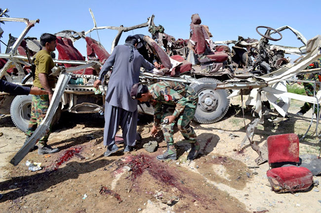 15 जून 2013: तस्वीरों में दिनभर की बड़ी खबरें