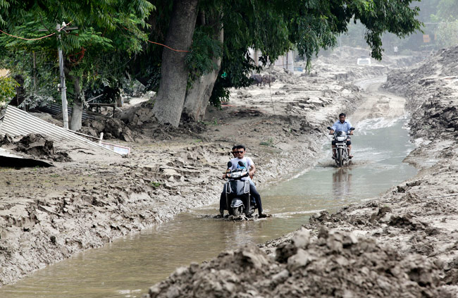 उत्तराखंड 'महाविनाश': बचा है लोगों का जज्बा और उम्मीद