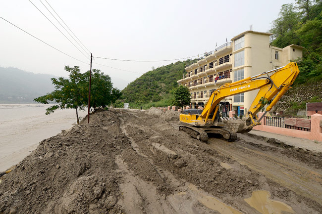 उत्तराखंड 'महाविनाश': बचा है लोगों का जज्बा और उम्मीद