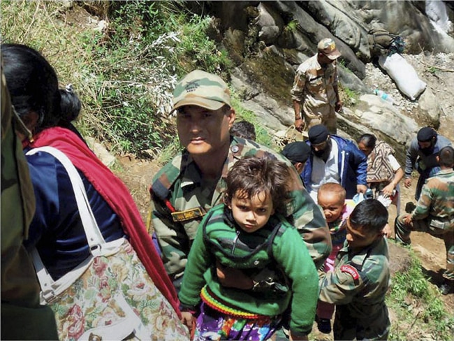 तबाही के मंजर के बाद अब राहत और बचाव कार्य | तबाही की तस्‍वीरें