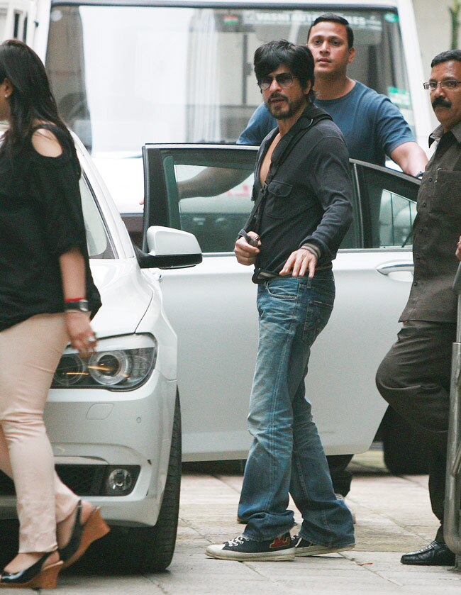 बॉलीवुड के सुपरहीरो कृष से मिले किंग खान