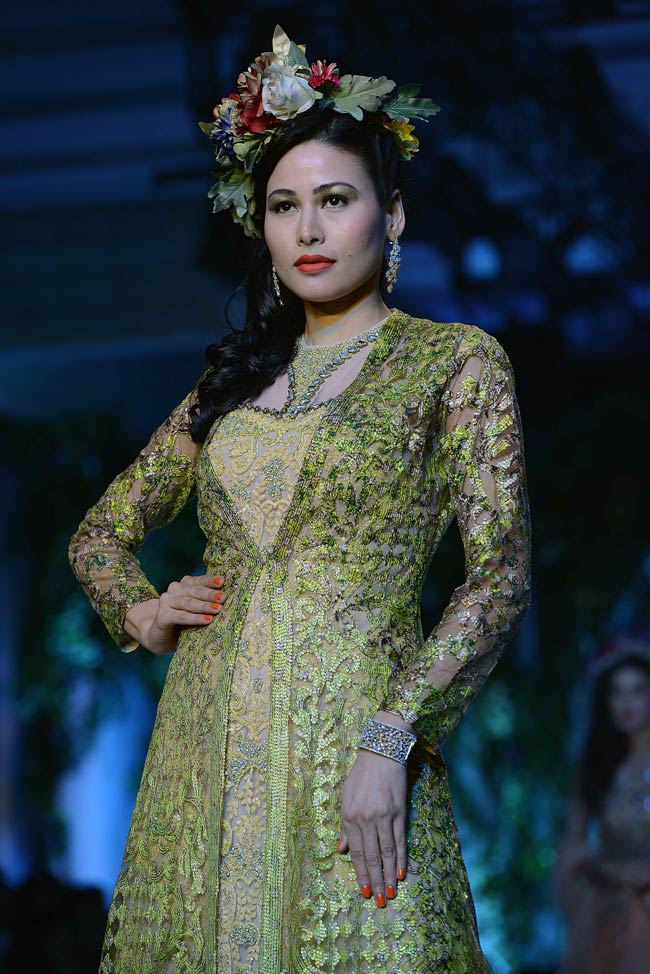 इंडिया ब्राइडल वीकः रैंप पर उतरे नेहा धूपिया और अनिल कपूर