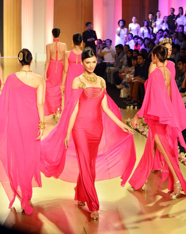 जब पहली बार रैंप पर चली आलिया भट्ट