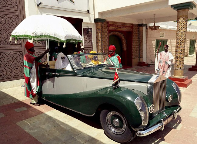 आज भी सोने के सिंहासन पर बैठते हैं ये