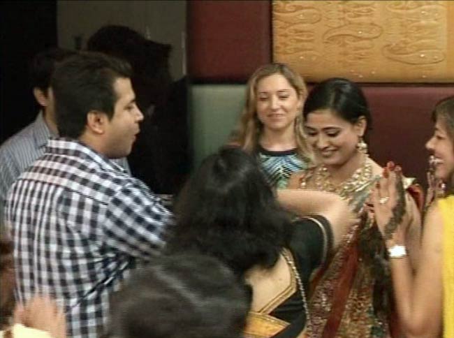 श्‍वेता तिवारी की मेहंदी की रस्‍म की पहली तस्‍वीरें | वीडियो