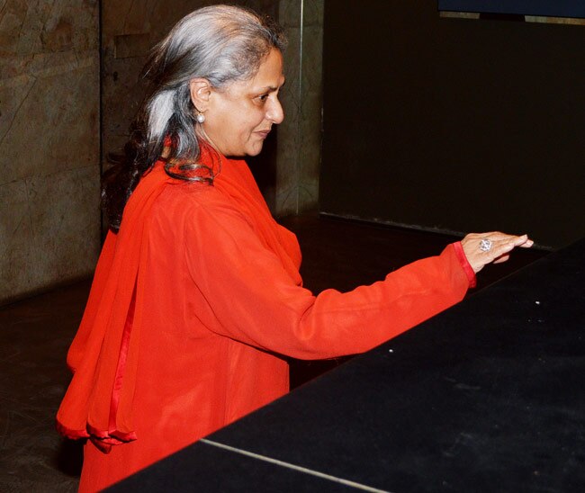 'भाग मिल्‍खा भाग' की स्‍पेशल स्‍क्रीनिंग पर पहुंचा बच्‍चन परिवार