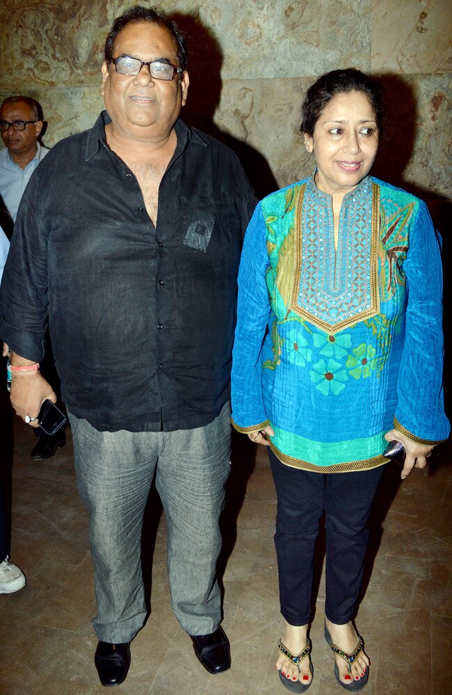 'भाग मिल्‍खा भाग' की स्‍पेशल स्‍क्रीनिंग पर पहुंचा बच्‍चन परिवार