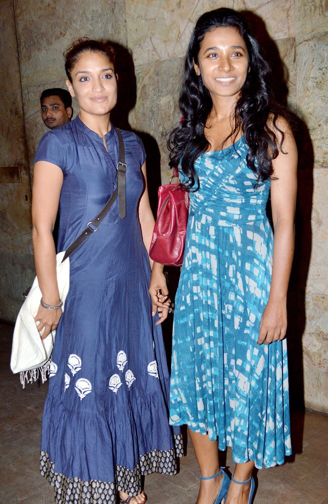 'भाग मिल्‍खा भाग' की स्‍पेशल स्‍क्रीनिंग पर पहुंचा बच्‍चन परिवार