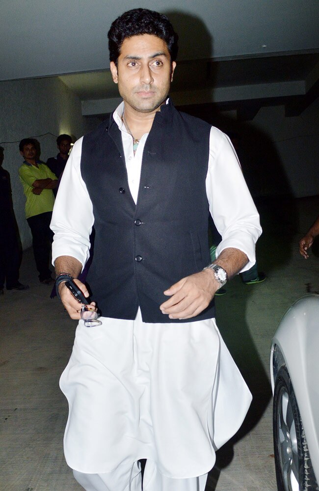 'भाग मिल्‍खा भाग' की स्‍पेशल स्‍क्रीनिंग पर पहुंचा बच्‍चन परिवार