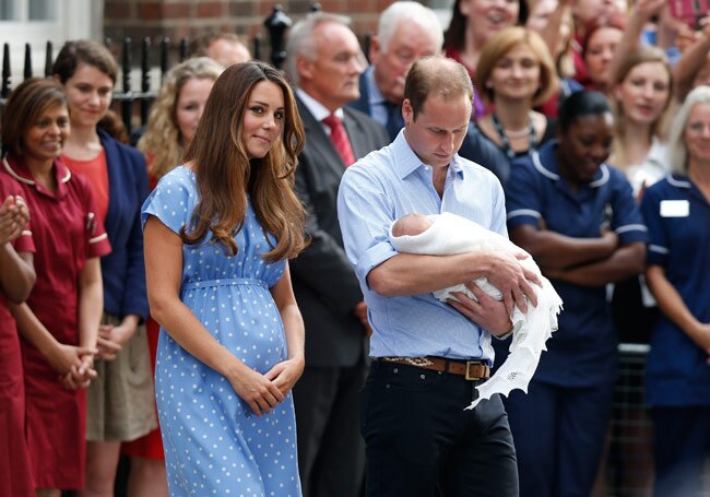 ये हैं ब्रिटेन के Royal Baby की पहली तस्‍वीरें...