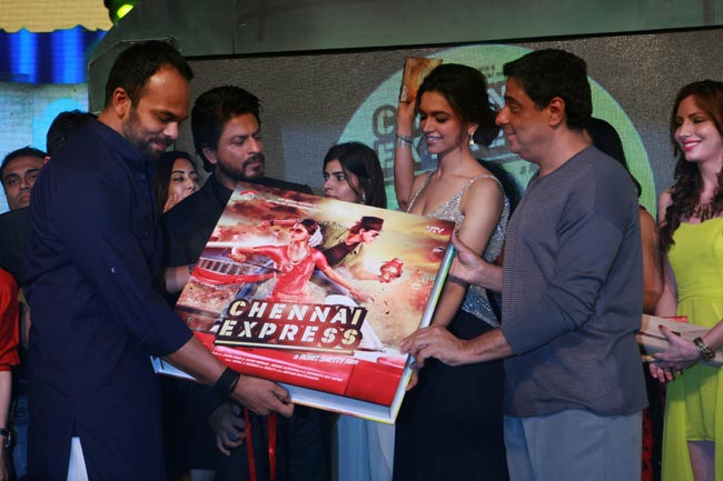 'चेन्नई एक्सप्रेस' के म्यूजिक लॉन्च पर सितारों की मस्ती