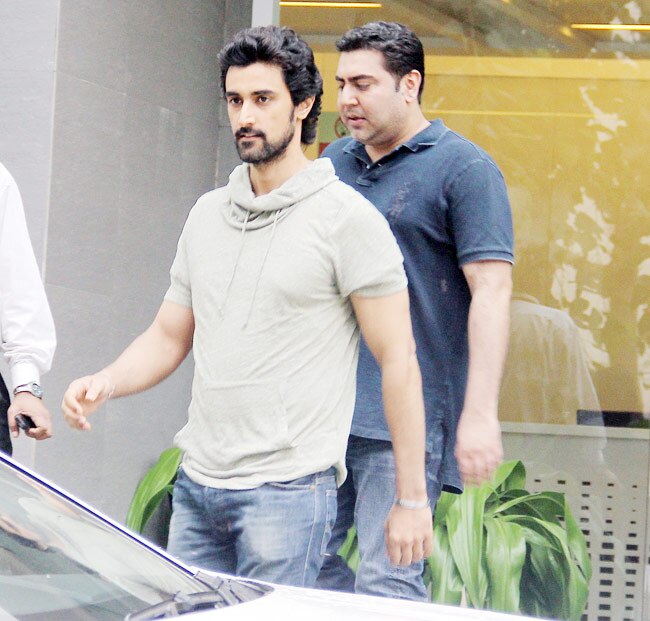 बॉलीवुड के सुपरहीरो कृष से मिले किंग खान