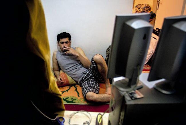 बंद दरवाजों के अंदर ईरानी लड़कियों की अनदेखी तस्‍वीरें