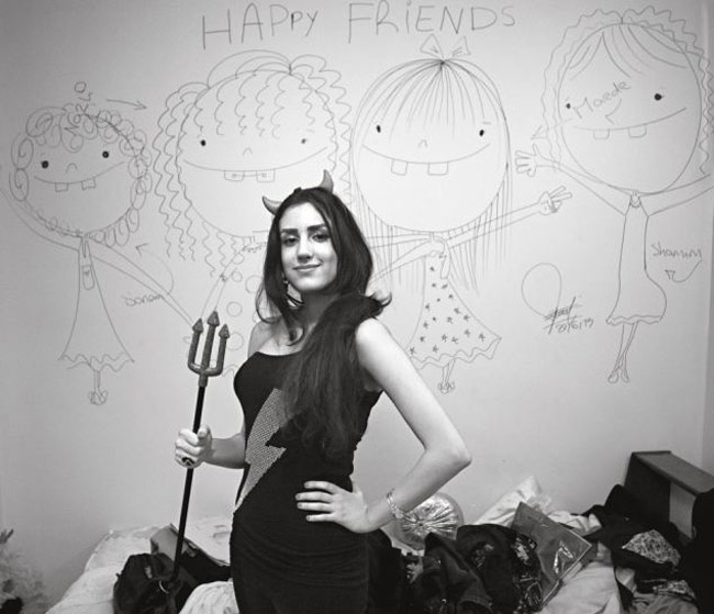 बंद दरवाजों के अंदर ईरानी लड़कियों की अनदेखी तस्‍वीरें