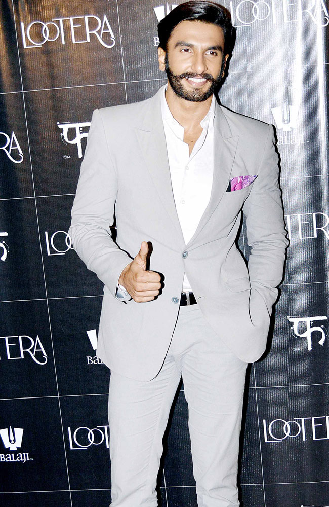 लुटेरा की स्क्रीनिंग पर सितारों का जमघट | फर्स्ट लुक