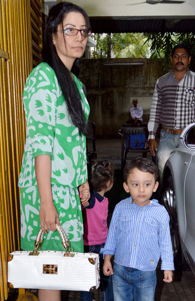 बच्‍चों संग मान्‍यता दत्त ने देखी 'पुलिसगिरी'