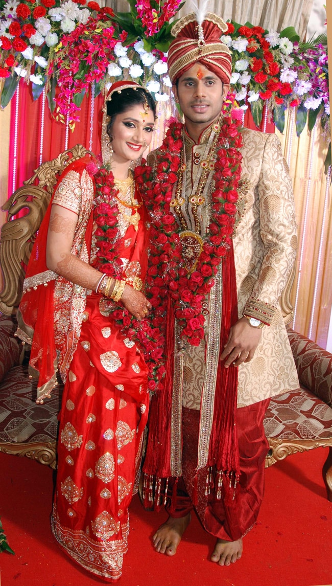 मनोज तिवारी ने सुष्मिता रॉय संग लिए सात फेरे