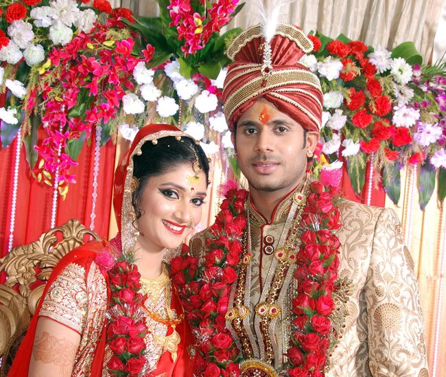 मनोज तिवारी ने सुष्मिता रॉय संग लिए सात फेरे