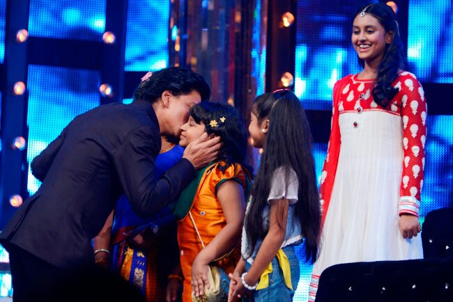 'चेन्‍नई एक्‍सप्रेस' का प्रमोशन करने छोटे पर्दे पर पहुंचे शाहरुख