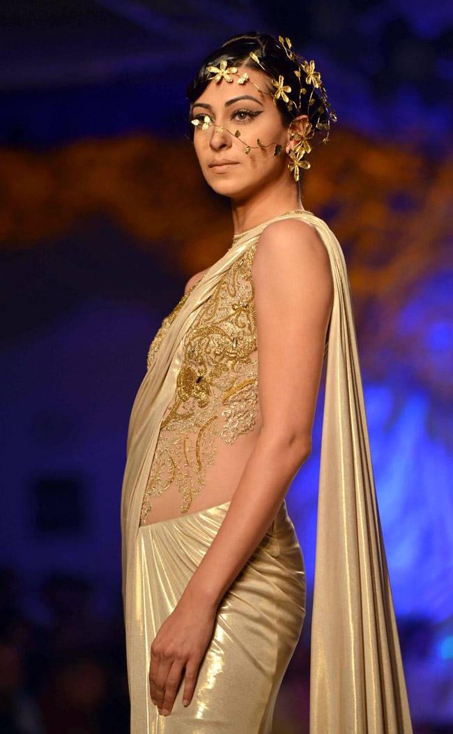 रैंप पर पहुंची शाहरुख और दीपिका की चेन्‍नई एक्‍सप्रेस