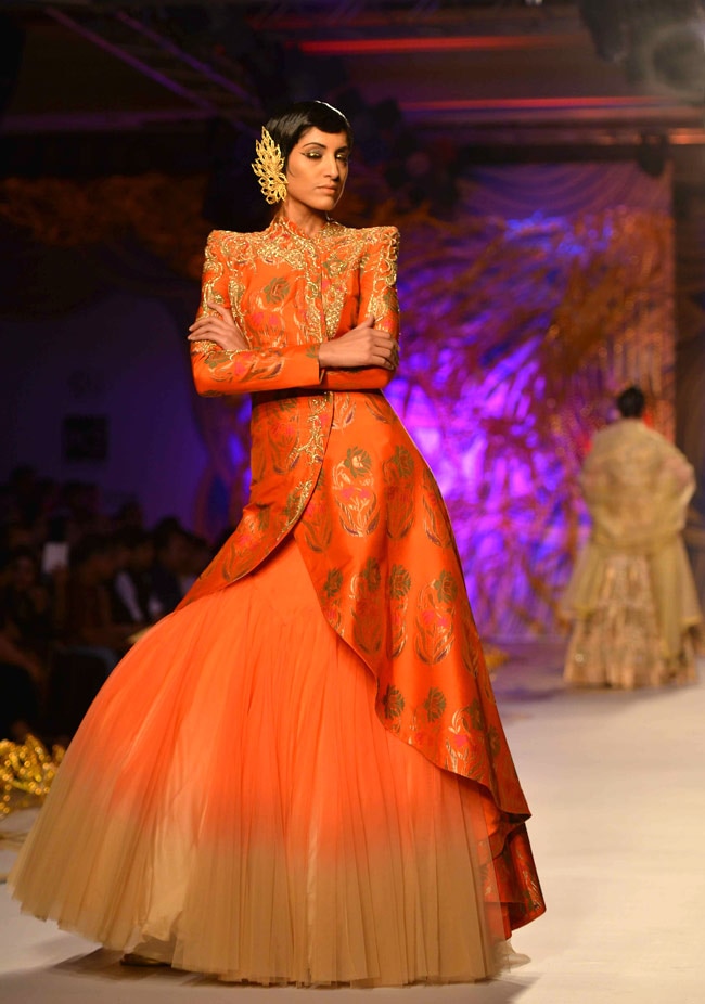 रैंप पर पहुंची शाहरुख और दीपिका की चेन्‍नई एक्‍सप्रेस