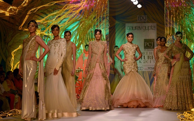 रैंप पर पहुंची शाहरुख और दीपिका की चेन्‍नई एक्‍सप्रेस