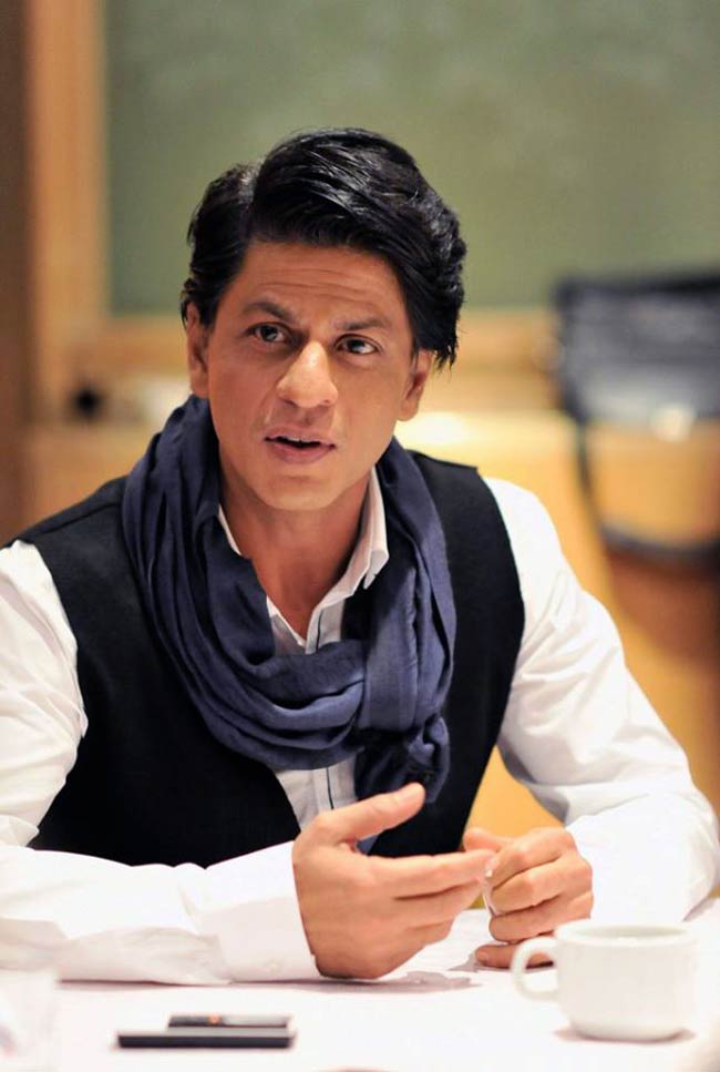 फिल्‍म चेन्‍नई एक्‍सप्रेस के प्रमोशन के लिए यूके पहुंचे शाहरुख-दीपिका