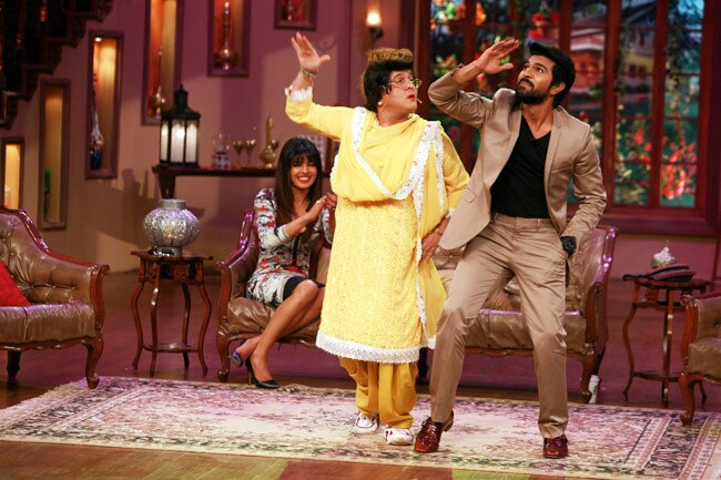 तस्वीरों में: प्रियंका चोपड़ा का अजीबोगरीब डांस