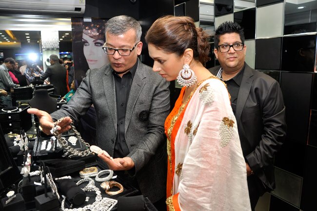 अदिति राव हैदरी की मनमोहक अदा