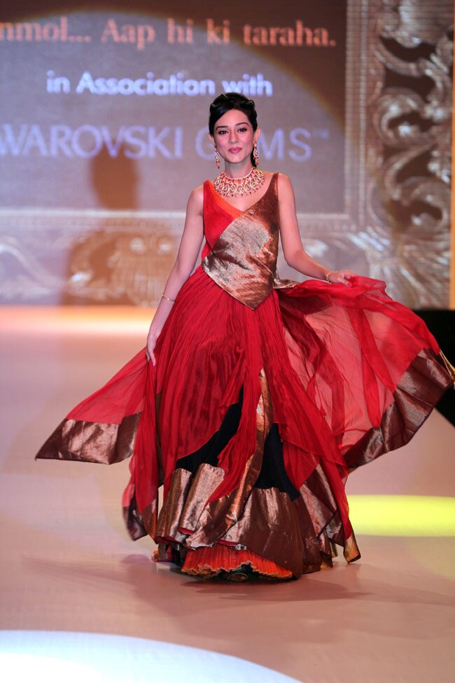 IIJW में बॉलीवुड सितारों का जलवा