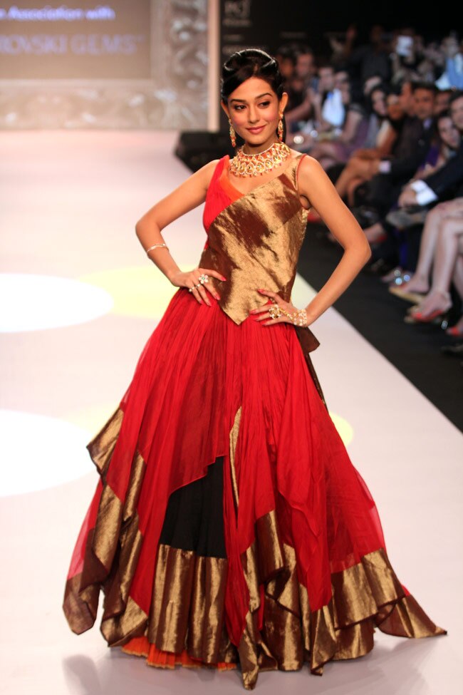 IIJW में बॉलीवुड सितारों का जलवा