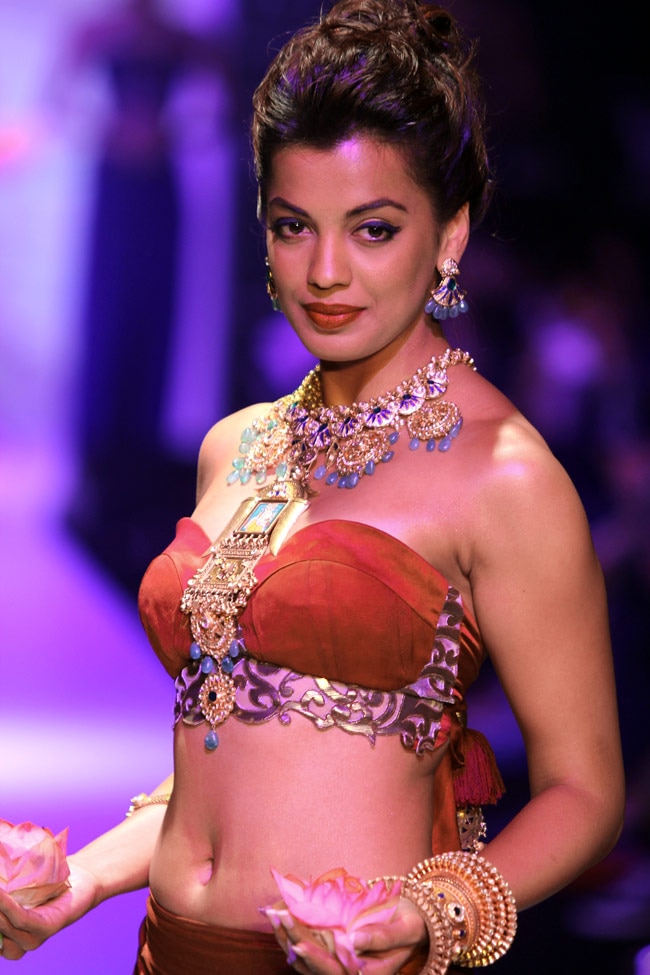 IIJW में बॉलीवुड सितारों का जलवा