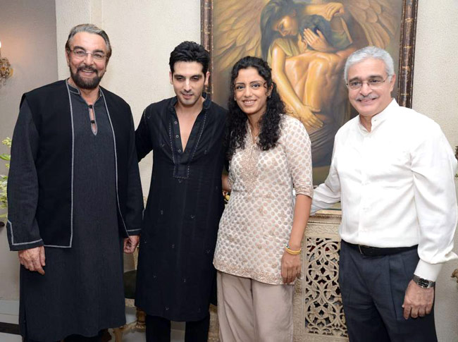 सितारों से गुलजार जरीन अब्‍बास खान की इफ्तार पार्टी