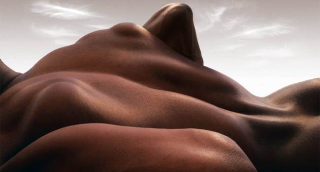 न्‍यूड बॉडी से बनी अनोखी तस्‍वीरें