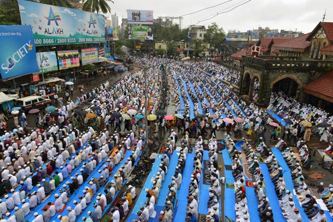 देशभर में हर्षोल्लास के साथ मनाया गया ईद का त्योहार